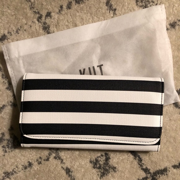Kut from  the Cloth Black and White Fold Wallet - Picture 3 of 6